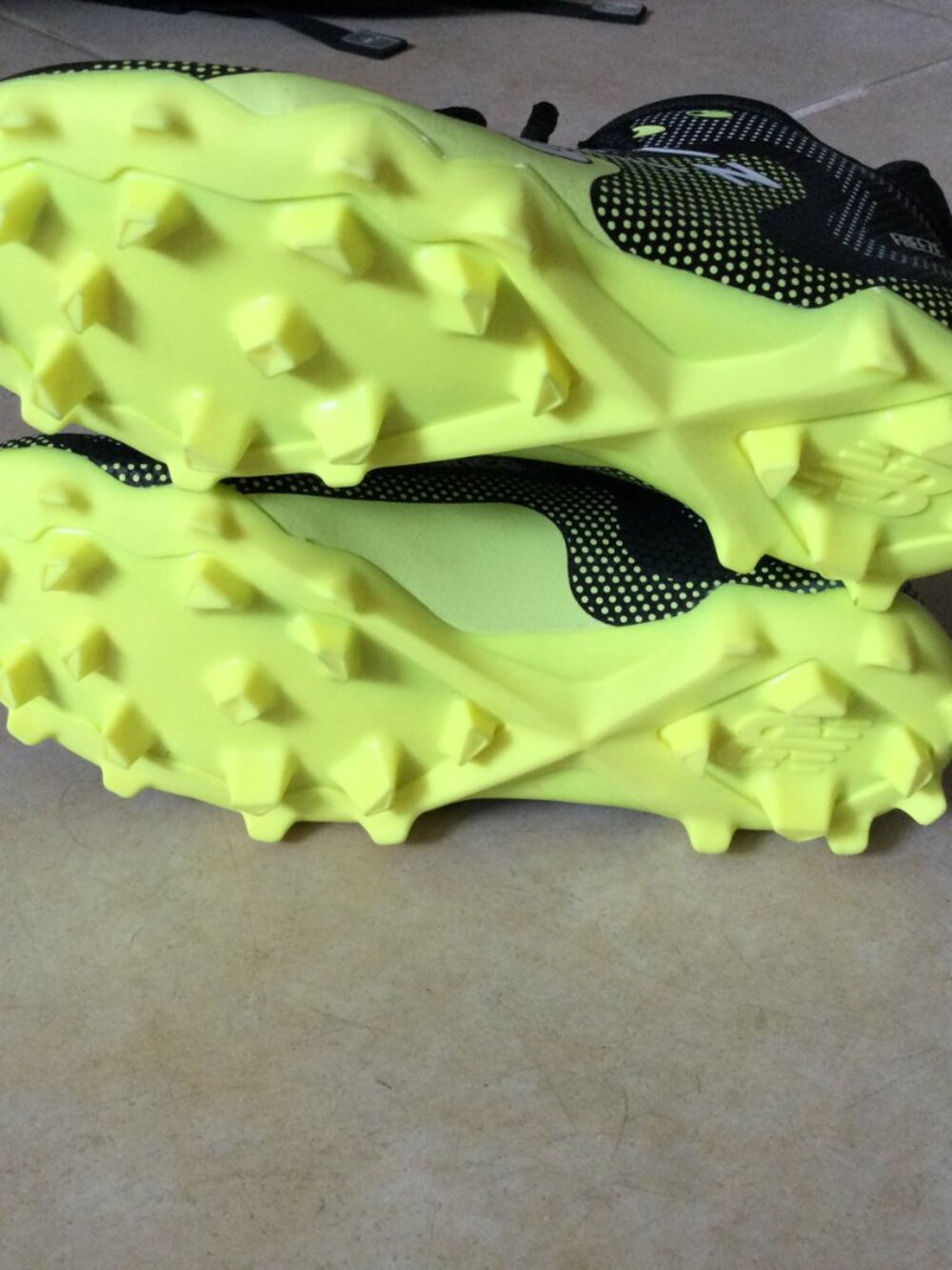 SOLD New Balance Kids FreezeLX v4 Lacrosse cleats Black and Hi-Lite colorway - Picture 6 of 7